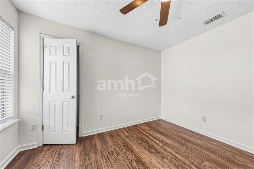 Building Photo - 10008 Lancashire Dr