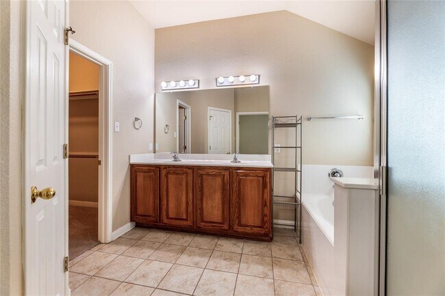 Building Photo - 3705 Turetella Dr