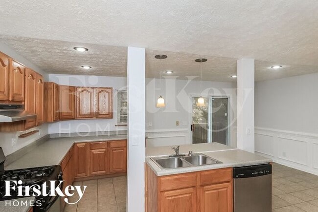 Building Photo - 1811 River Rock Trail