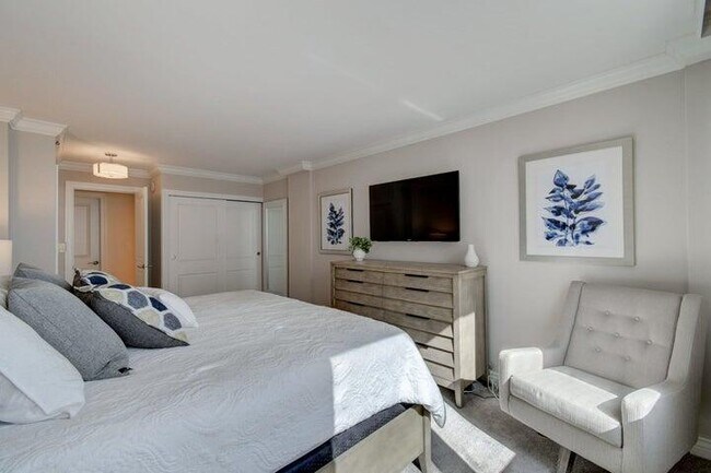 Building Photo - 3221 S Ocean Blvd