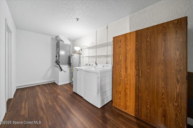 Building Photo - 701 Elmont St NW