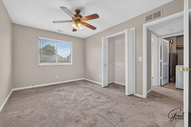 Building Photo - $1295 2 bedroom upper condo