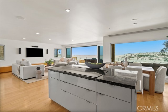 Building Photo - 1554 E Oceanfront
