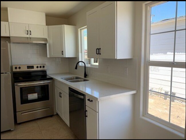 Building Photo - Buchanan Duplex