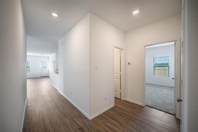 Building Photo - 117 Prairie Dog Town Dr