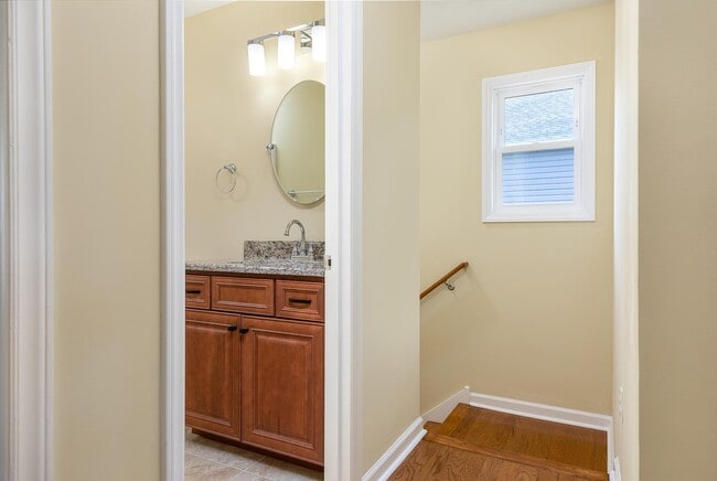 Building Photo - Modern Home in Shiloh!