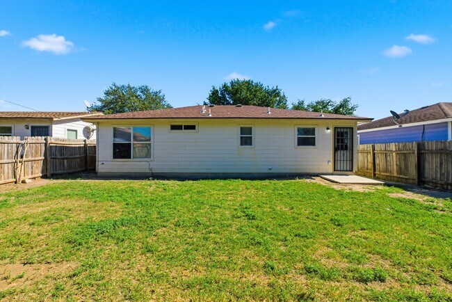 Building Photo - 3007 Spice Meadow