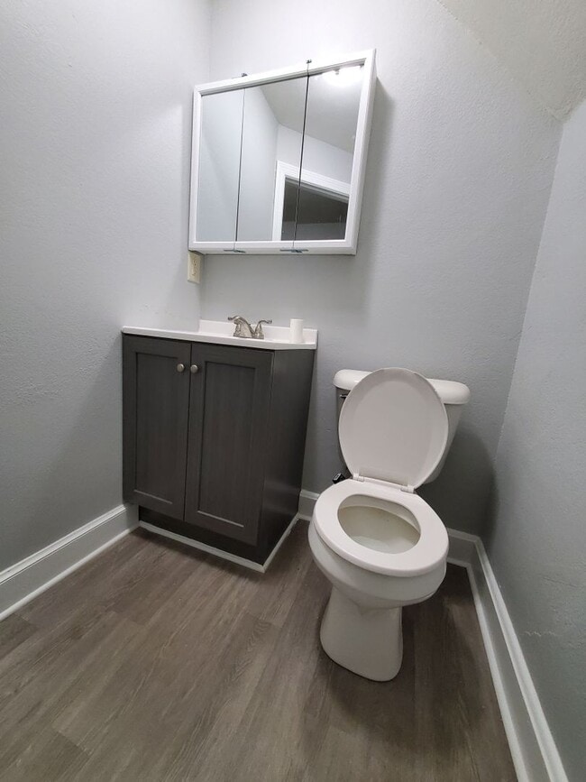 Building Photo - 164 N Lincoln Ave