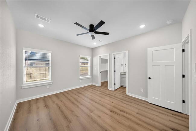 Building Photo - 603 Cosmos St