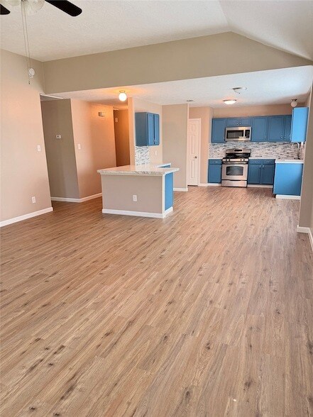 Building Photo - 4817 Falcon Forest Dr