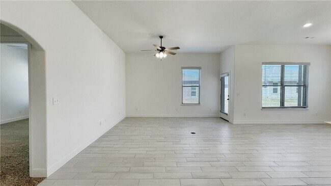Building Photo - 301 Post Oak Ave