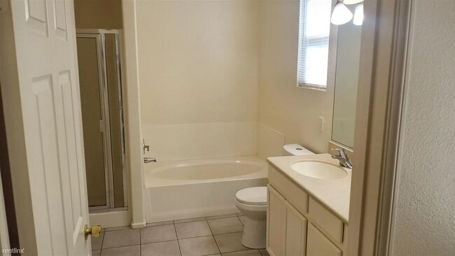 Building Photo - Very nice single story home.