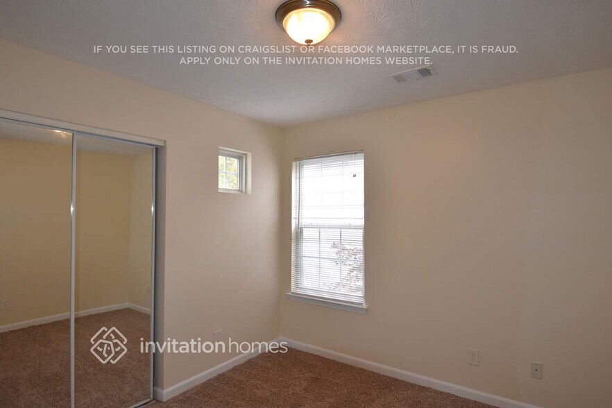 Building Photo - 2235 Lexington Ln