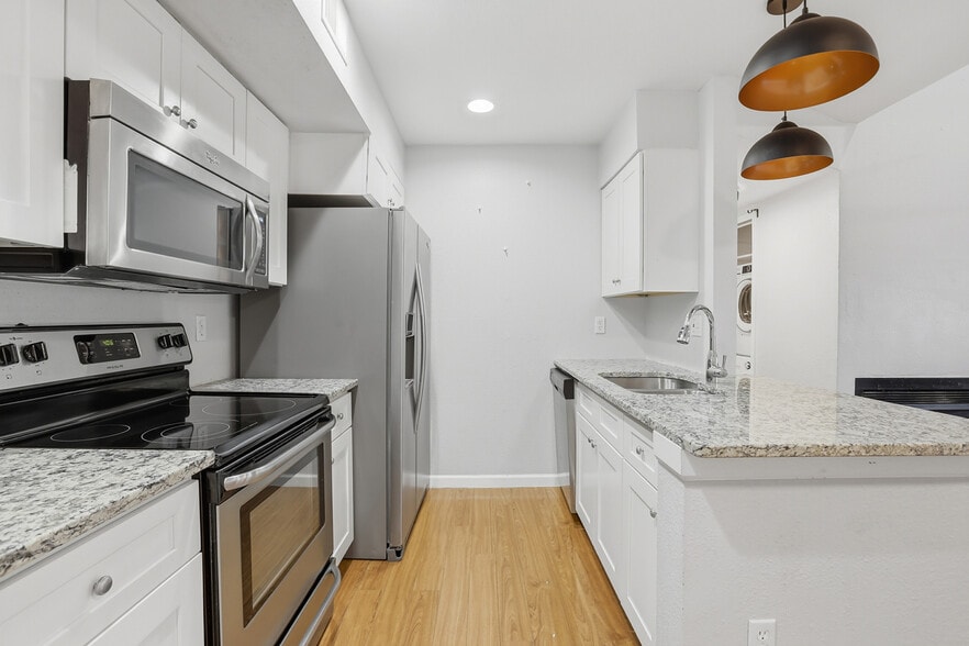 Building Photo - 8327 S Upham Way