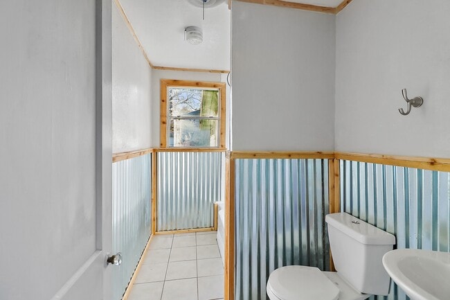 Building Photo - 506 Trinity St