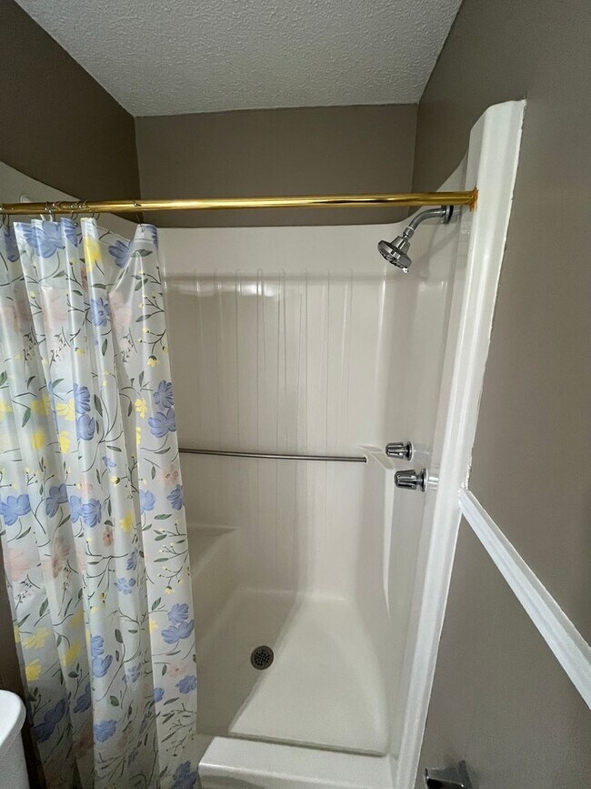 Building Photo - Spacious 4-Bedroom 3-Bathroom Brick Home in Arcadia Area