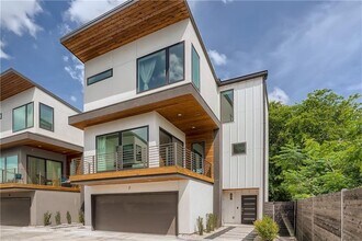 Building Photo - 5605 Sunshine Dr