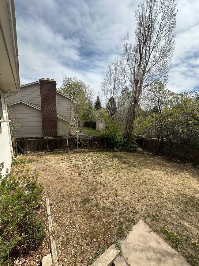 Building Photo - Lovely 4 bedroom house avail now