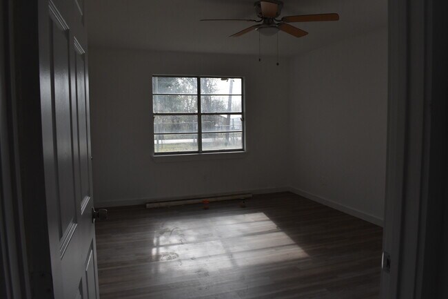 Building Photo - 108 E Kirby Ave