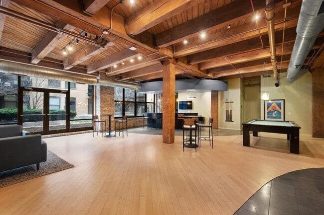 Building Photo - 1040 W Adams St