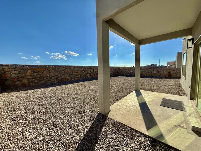 Building Photo - 15052 Destination Ave