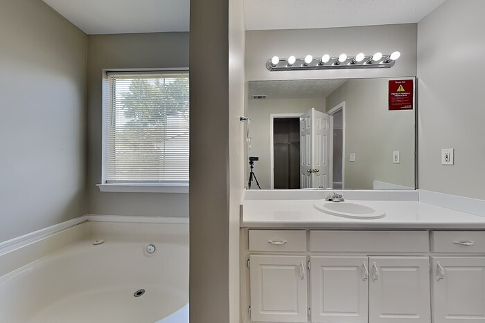 Building Photo - 5712 Hidden Brook Cir