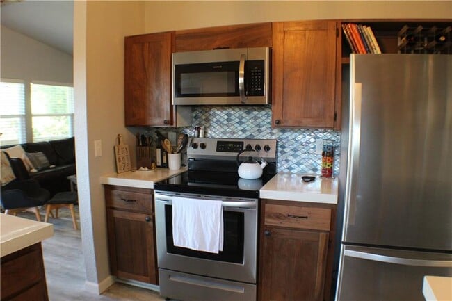 Building Photo - 4 Tilbury Ln