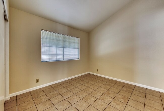 Building Photo - Wonderful 3 bedroom close minutes to ASU!!...