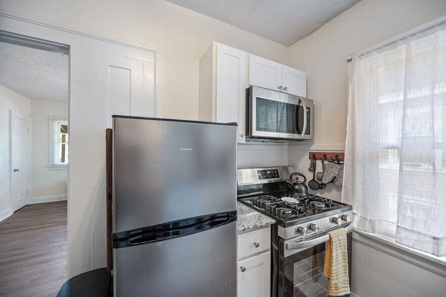 Building Photo - 6423 Kennedy Ave