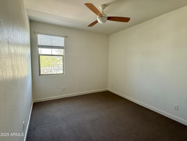 Building Photo - 955 E Danbury Dr