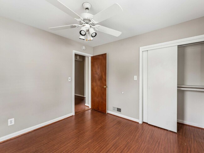 Building Photo - 3503 Maple Ct