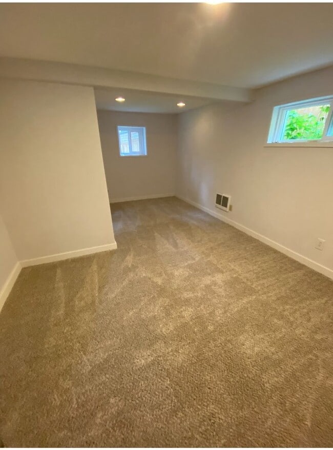 Building Photo - Newly Renovated 3 Bedroom in Renton Highlands