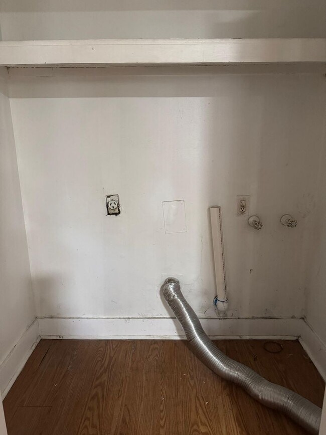 Building Photo - 5/2. Tampa MOVE IN BEFORE END OF June and JULY’S RENT FREE!!!