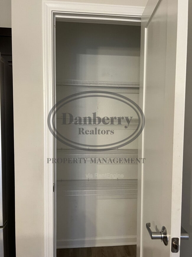 Building Photo - 6625 Wesley Dr