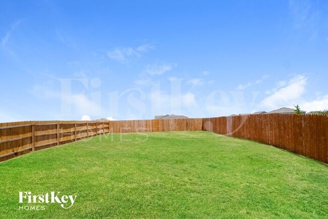 Building Photo - 10703 Vinateros Dr