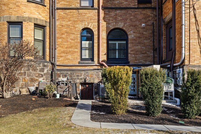 Building Photo - 1763 Beacon St