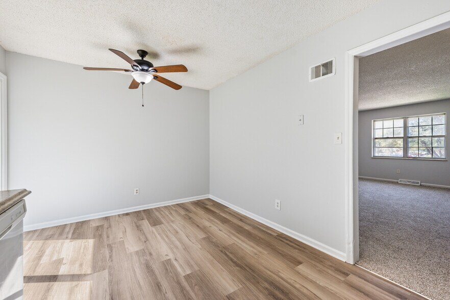 Building Photo - 16713 Bel Ray Blvd