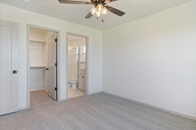 Building Photo - 417 Haven St