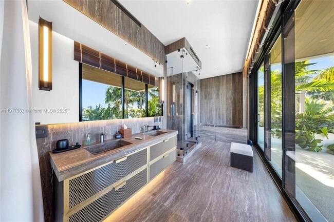 Building Photo - 200 W Rivo Alto Dr