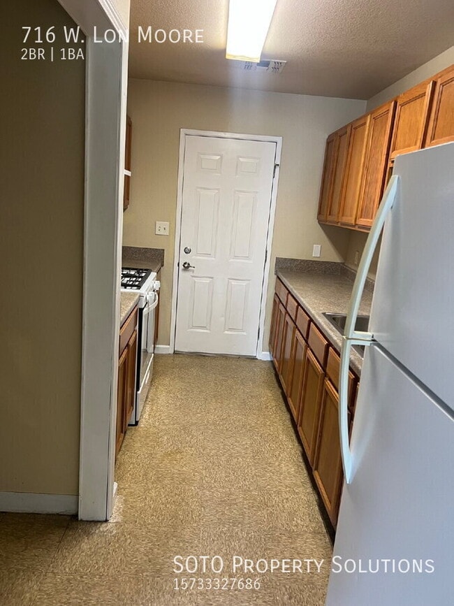 Building Photo - 716 Lon Moore St