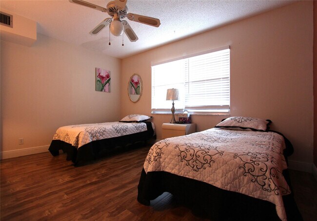 Building Photo - 3201 Portofino Point