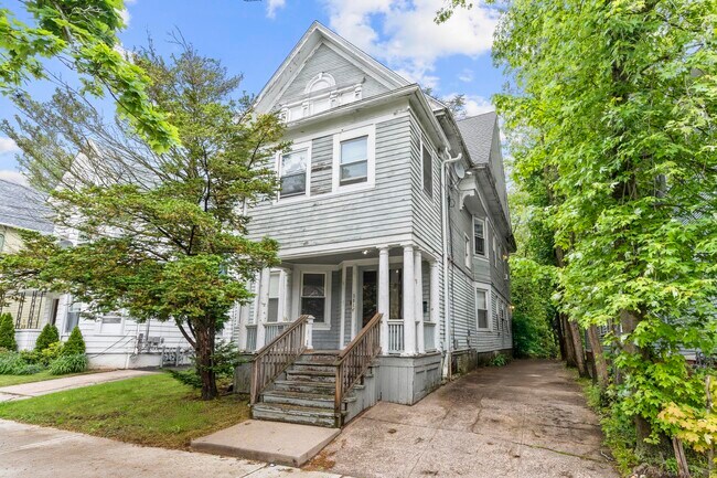 Building Photo - 379 Winthrop Ave