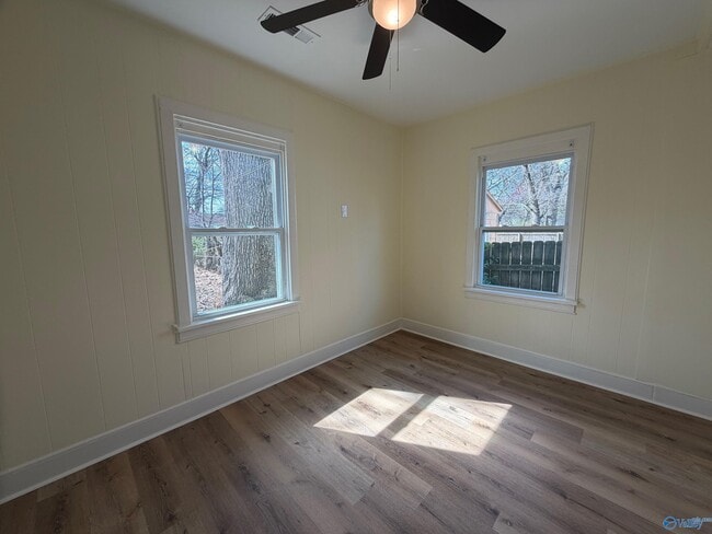 Building Photo - 1821 7th St SE