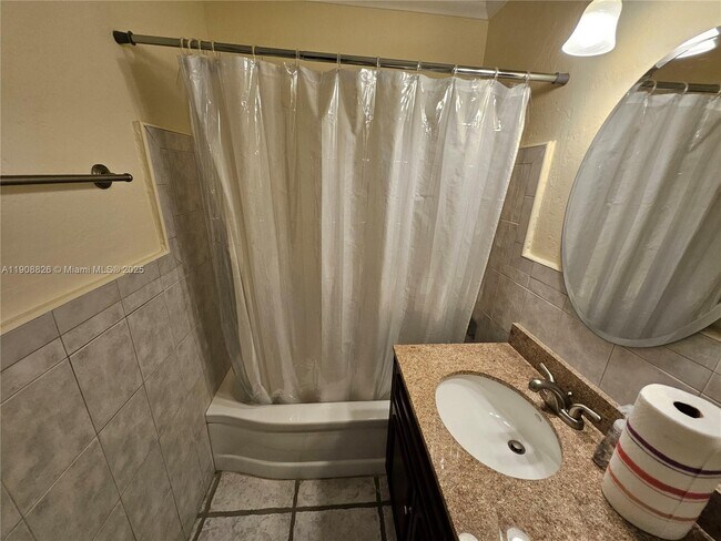 Building Photo - 2016 NE 26th Dr