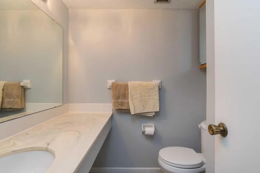 Building Photo - 4536 Cedar Lake Rd S