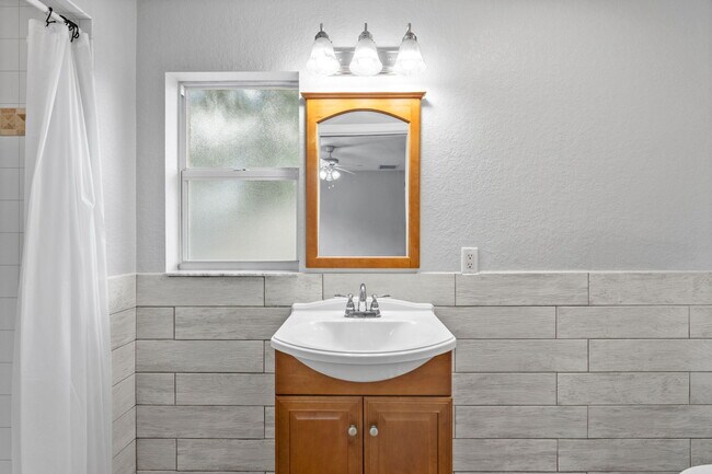 Building Photo - 6515 34th Ave N