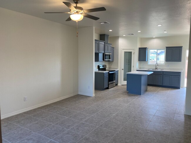 Building Photo - 2 Bedroom in a Gated Community