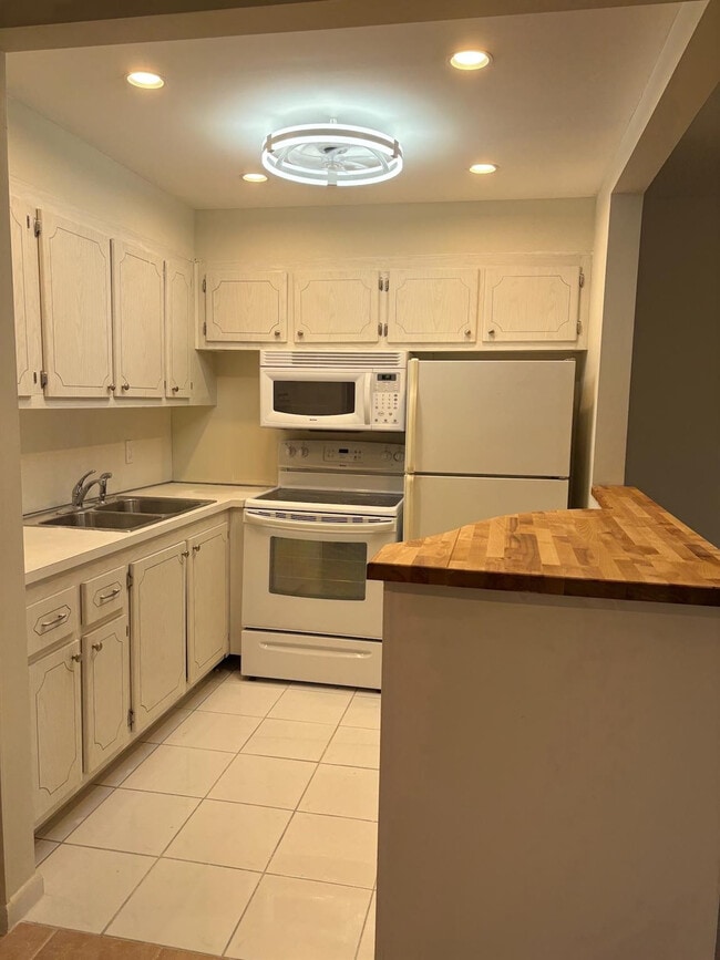 Building Photo - 61 Ashby B