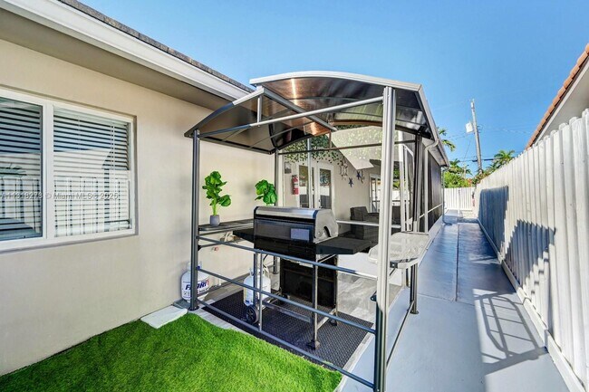 Building Photo - 825 Harrison St