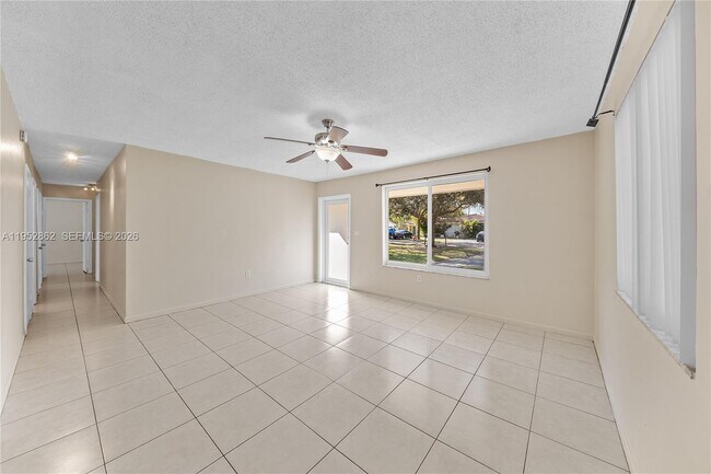 Building Photo - 10525 SW 77th Ct